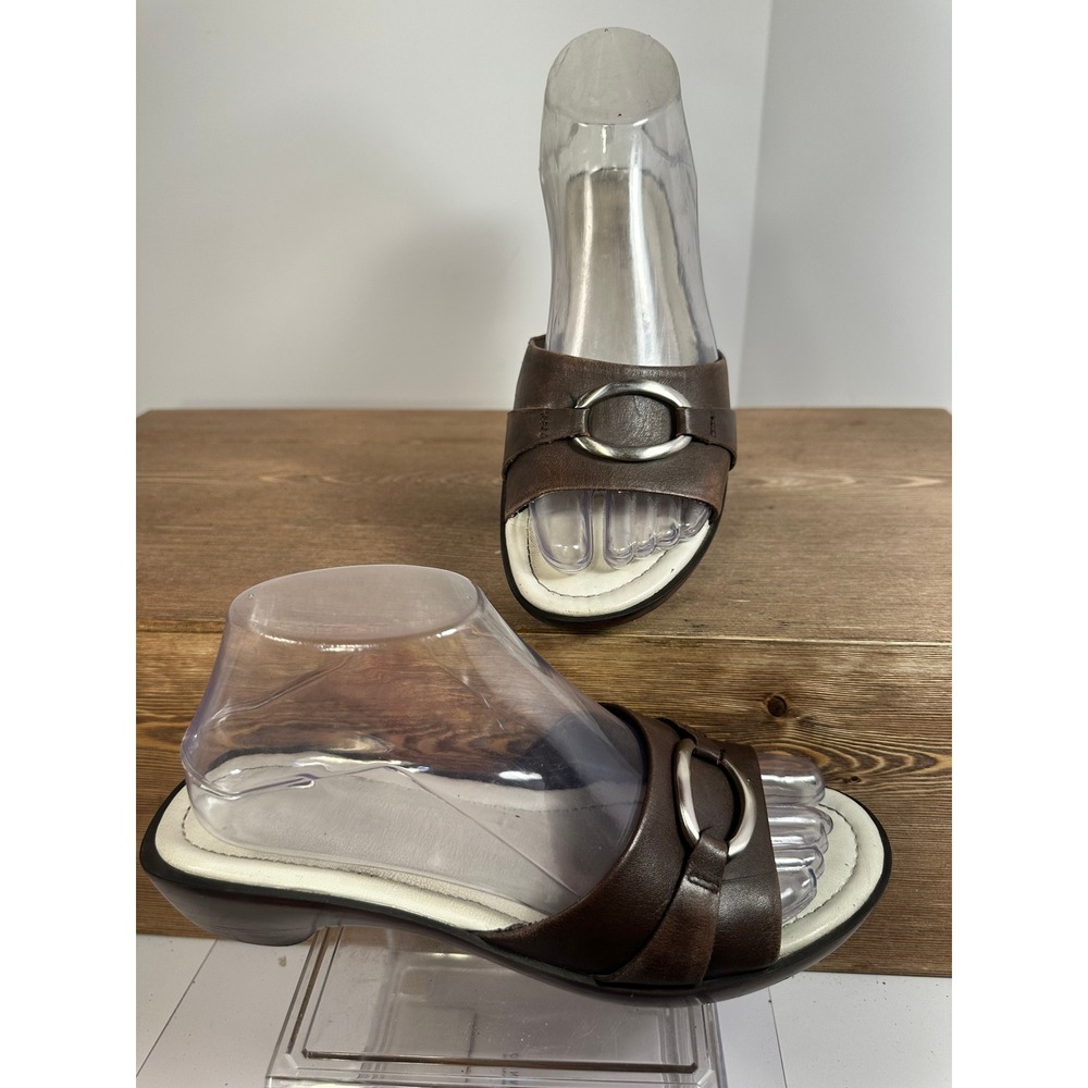 Retro Leather Sandals Womens SZ 7 Brown Silver Buckle Low Heel Boho Granny Chic